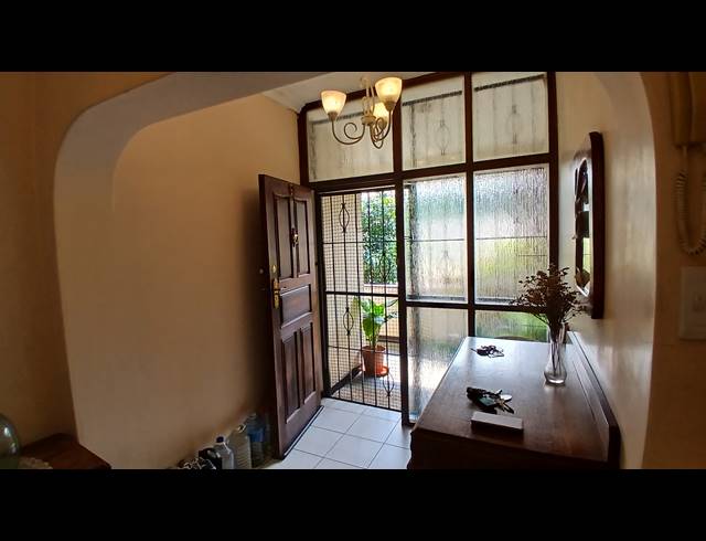 2 BEDROOM APARTMENT FOR SALE IN ESSENWOOD